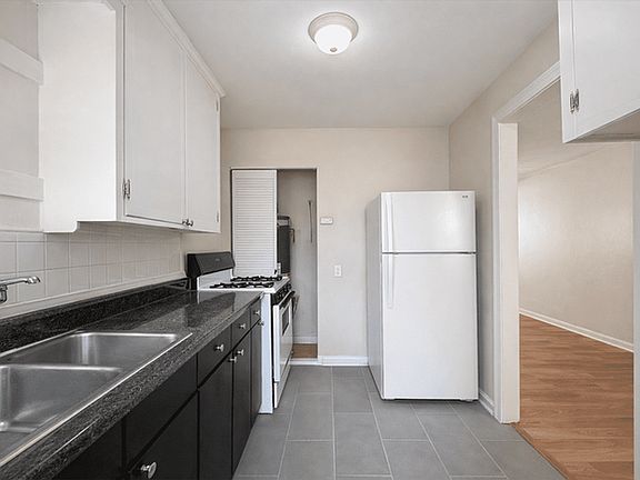 2nd image of 1511 W Woodlawn Ave APT 2
