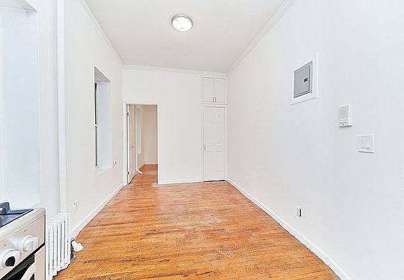 4th image of 106 Norfolk St #1
