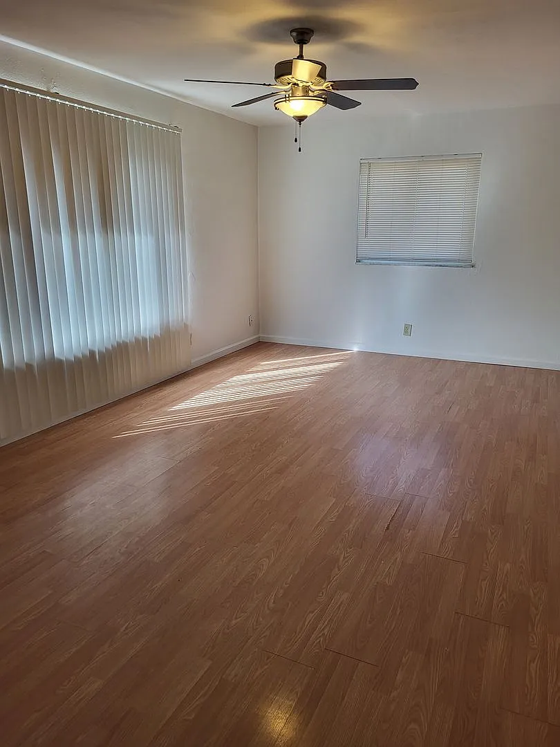 Yorktowne Apartments — Photo 1