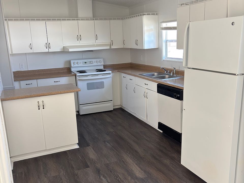 Spacious kitchen!