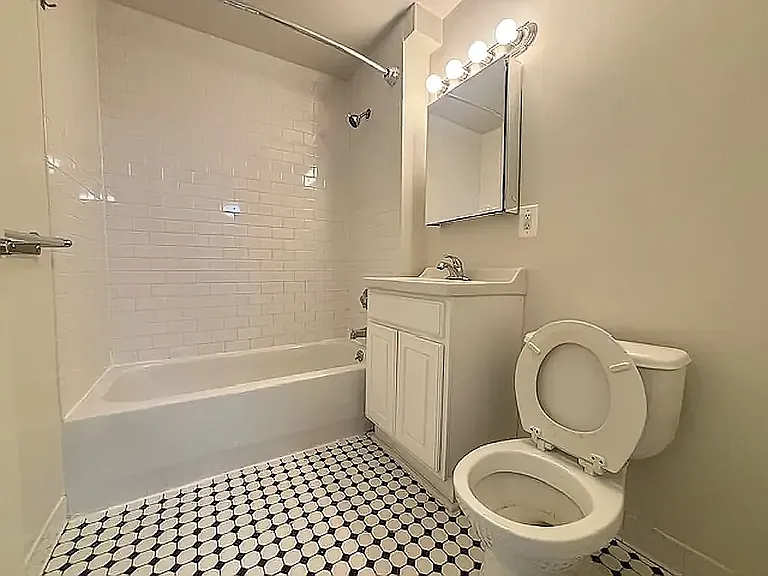 323 W 96th St #403 — Photo 6