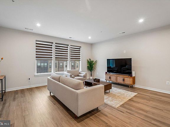 3rd image of 4619 Olivine Dr