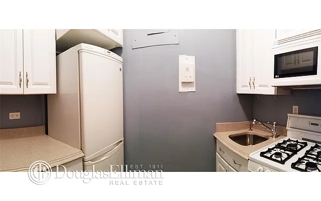 Sold by Douglas Elliman | media 10