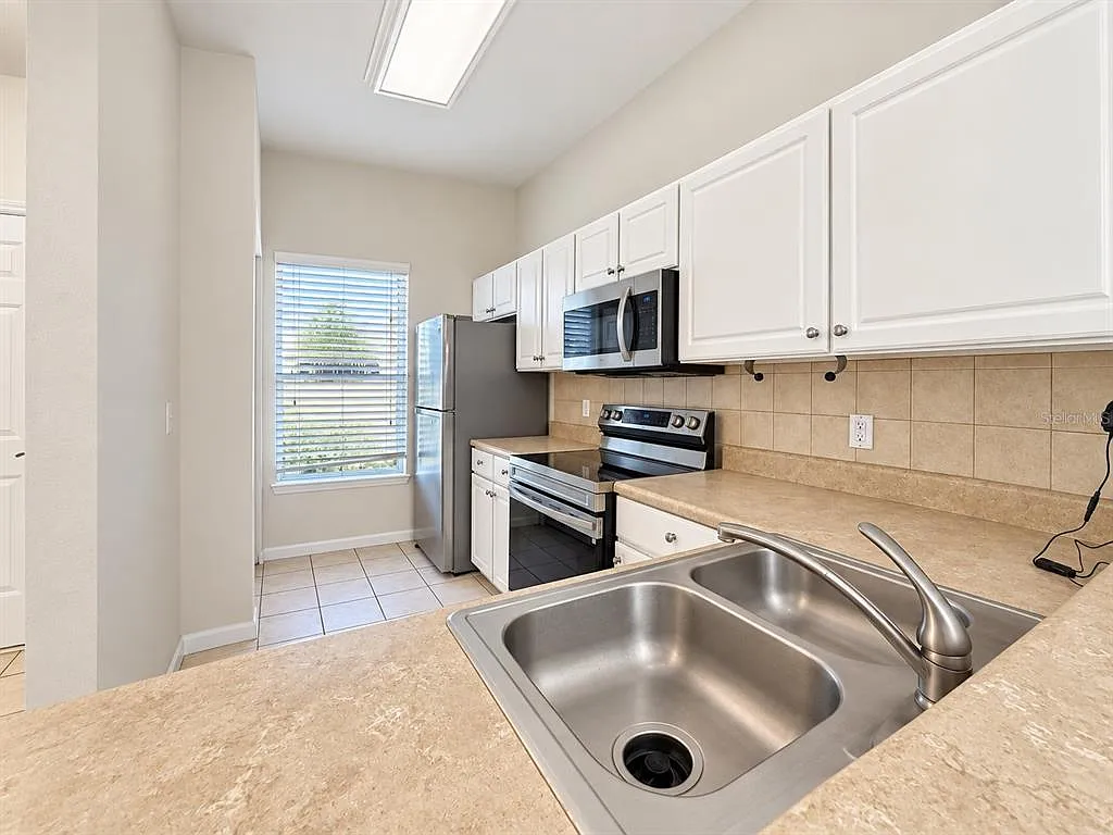 2 bed, 2.5 bath, 1275 sqft, $1,550 — Photo 3