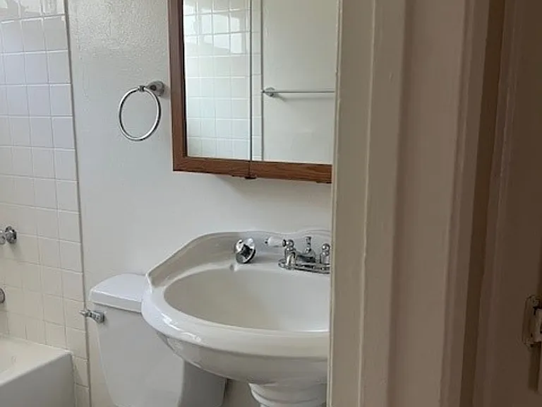 Leo's Apartments — Photo 7