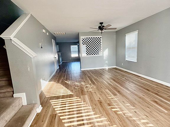 3rd image of 3048 Castlecreek Dr