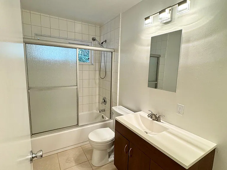 56 Centre St #14 — Photo 4