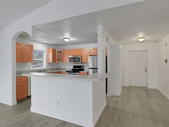 3rd image of 5224/5226 26th St SW
