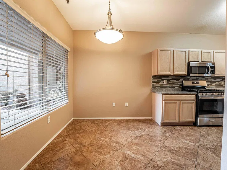 2000 Quartz Cliff St #104 — Photo 7