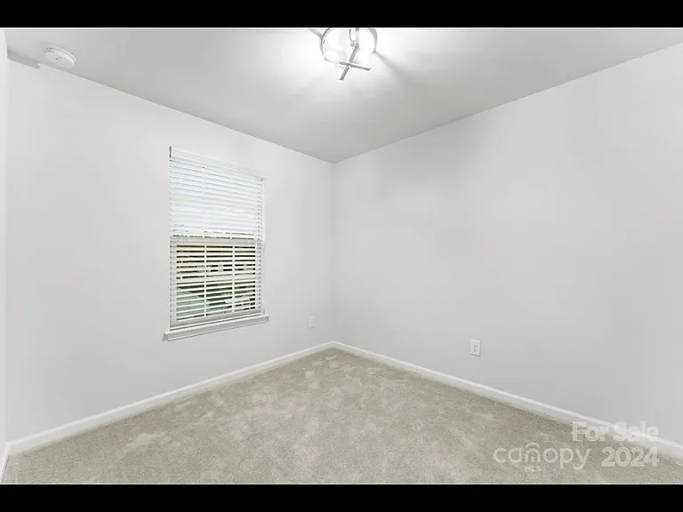 1233 Queen Lyon Ct — Photo 8