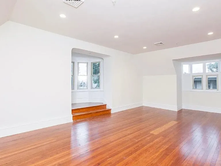 143 W Walnut Ln — Photo 9