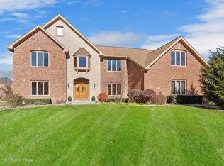 5 Circle Ridge Ct, Burr Ridge, IL 60527