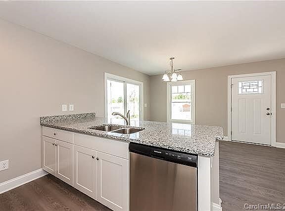 3rd image of 705 W Alabama Ave