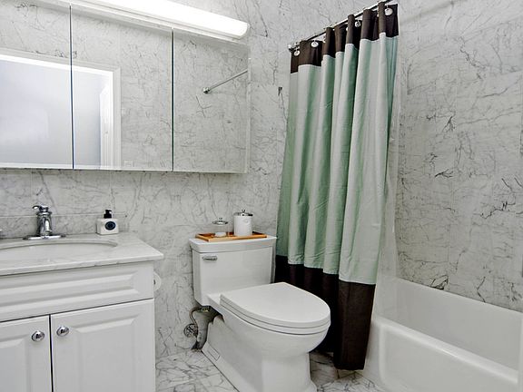 5th image of 30 W 63rd St APT 12B