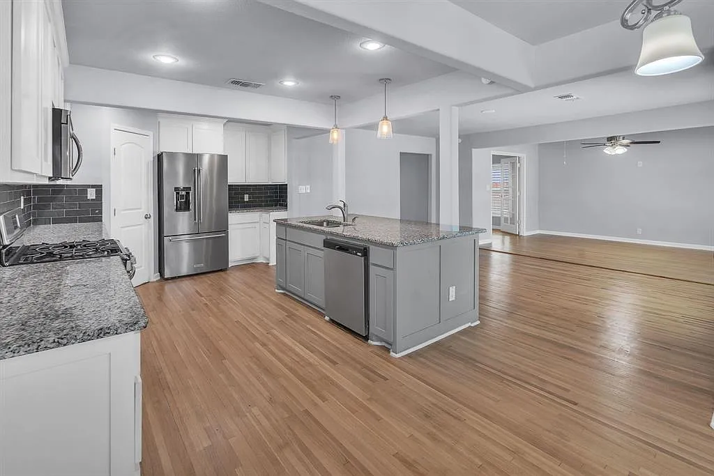 4 bed, 2301 sqft, $3,200 — Photo 1