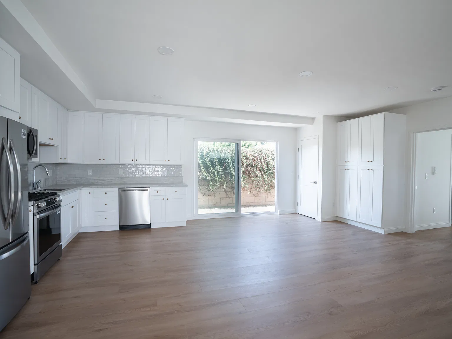 222 Costa Mesa St — Photo 4