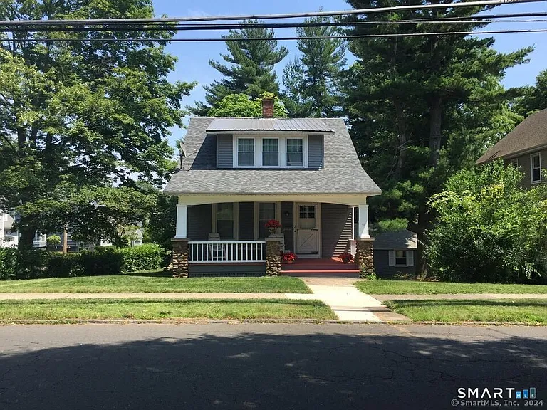 44 S Elm St — Photo 15