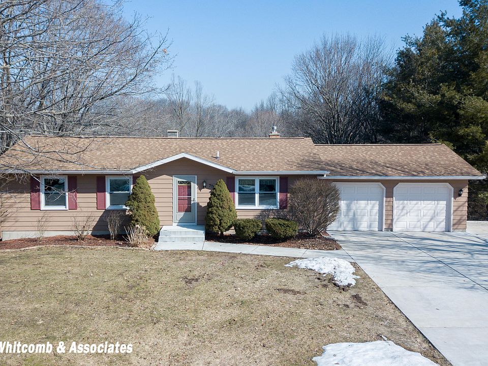 1st image of 775 Easthill Dr NE