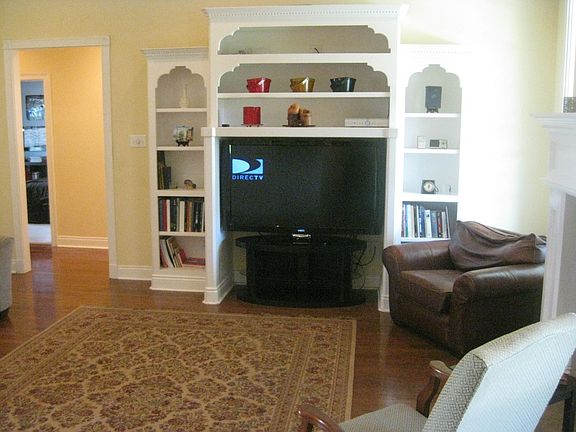 4th image of 4915 Westridge Park W