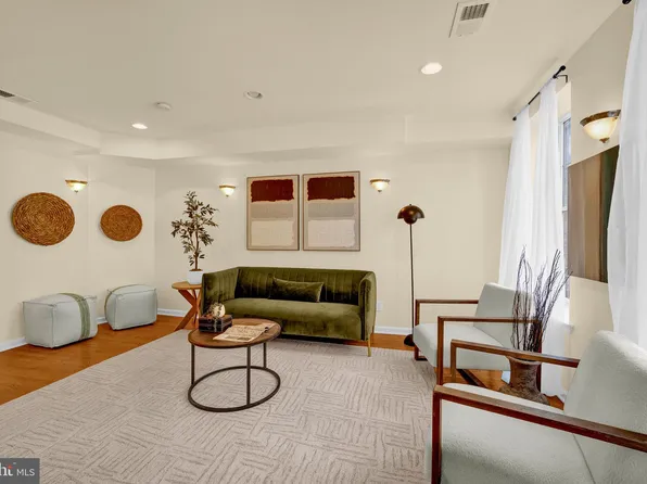 814 S 13th St, Philadelphia, PA 19147