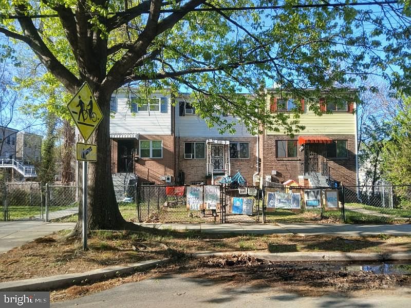 1st image of 5814 Clay St NE