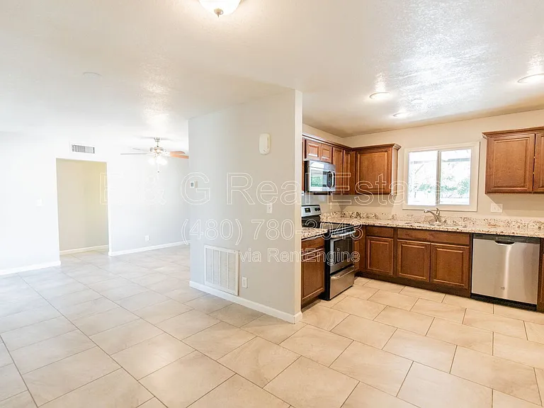 1620 S Hardy Dr — Photo 11
