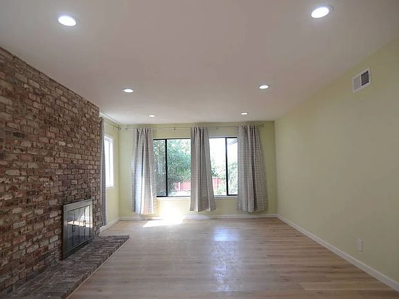2nd image of 2477 Middlefield Ave