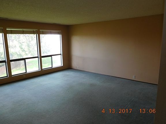 2nd image of 601 Village Way APT 17