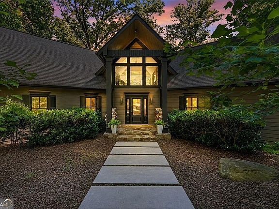 3rd image of 6680 Woodlake Dr