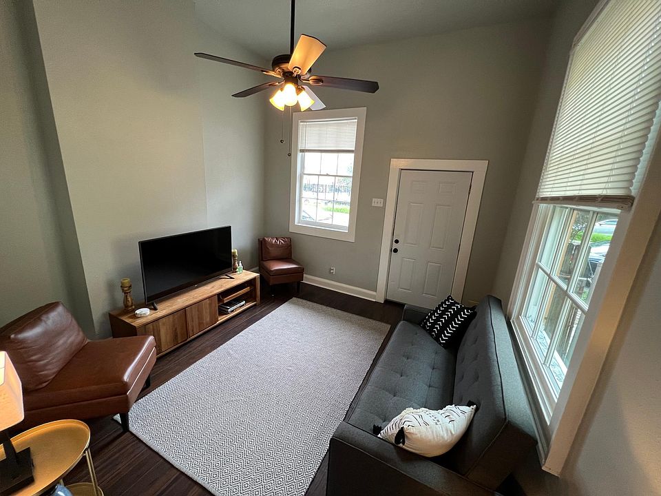 1st image of 815 Jackson Ave