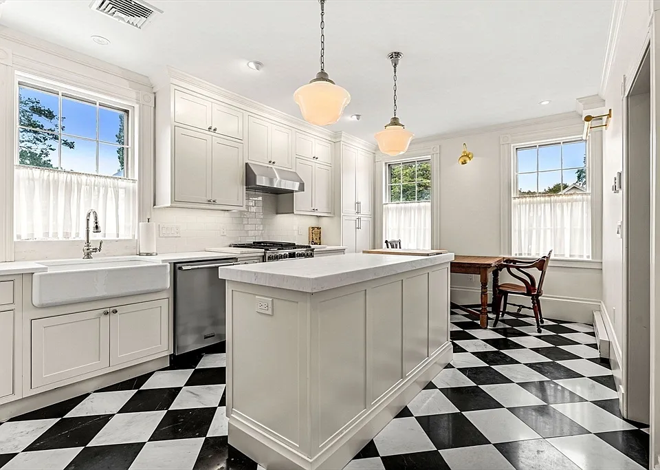 24 Chestnut St #2