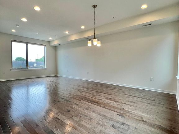 5th image of 2113-2122 Kensington Walk