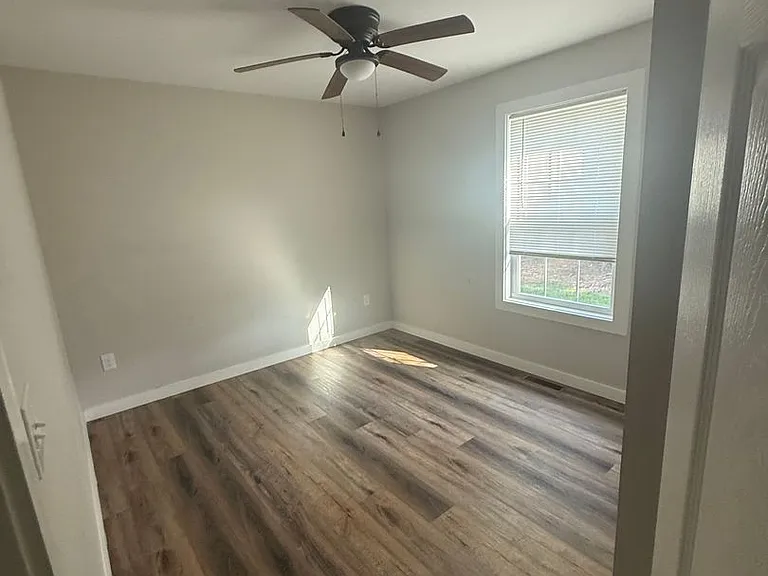 501 Livy Ln — Photo 7