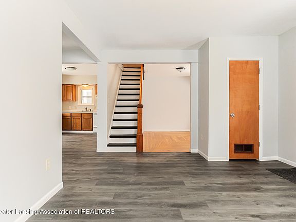 5th image of 218 E Elm St