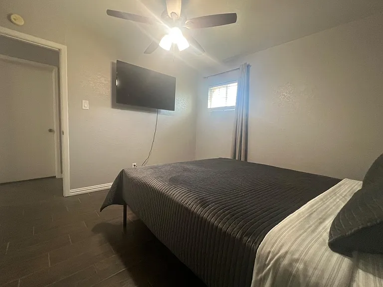 2504 Baylor Ave — Photo 47