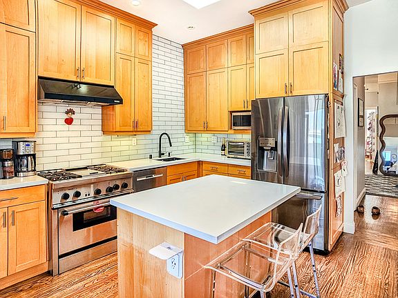 2nd image of 39 Oakwood St