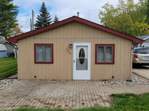 120 Wickham Ave, Houghton Lake, MI 48629