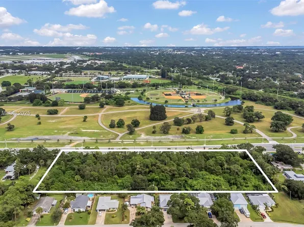 2301 43rd Ave, Vero Beach, FL 32960