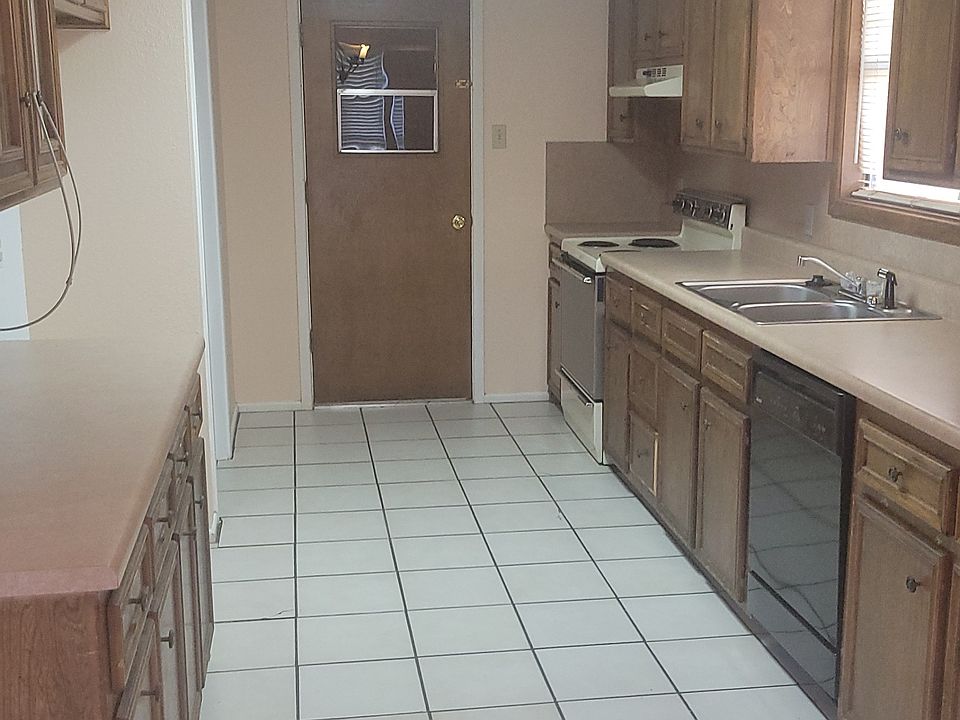 2nd image of 5248 95th St
