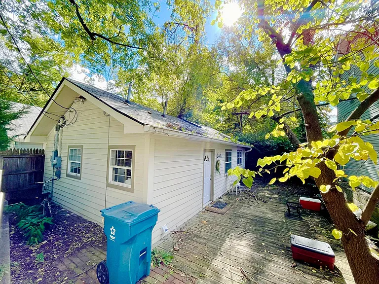 1015 Northview Ave — Photo 3
