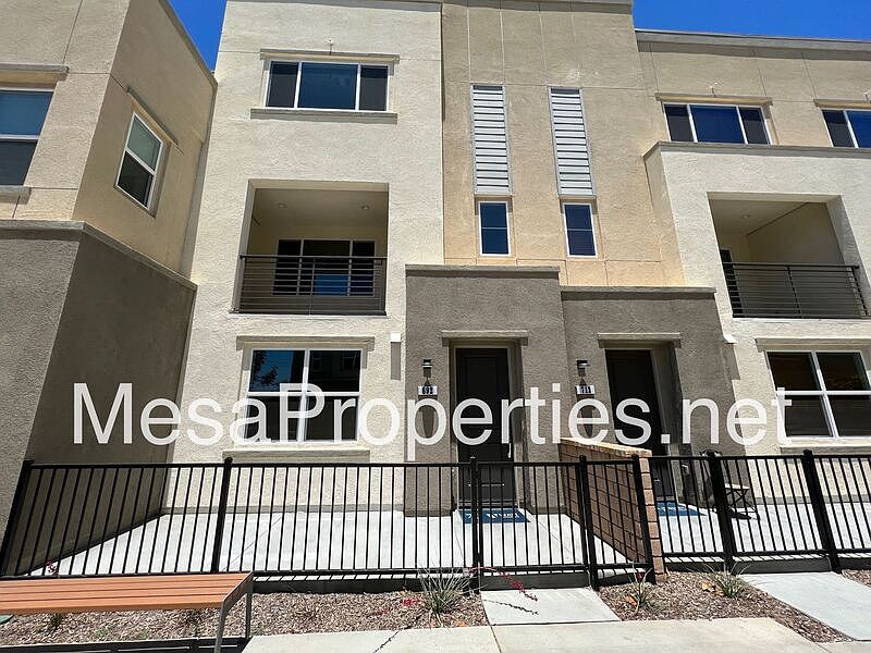 1st image of 692 Heritage Ln