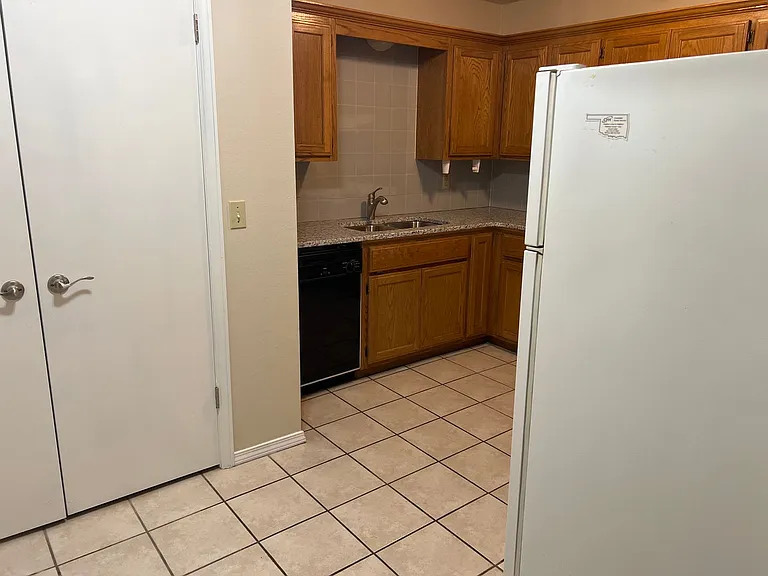 606 Rolling Hills Dr — Photo 5