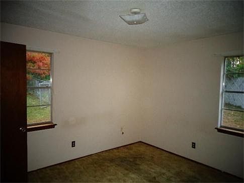 4th image of 104 Broken Pine St