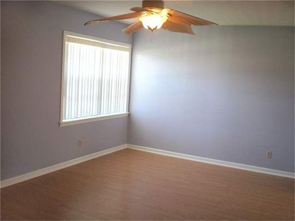 2nd image of 208 Mackeral St