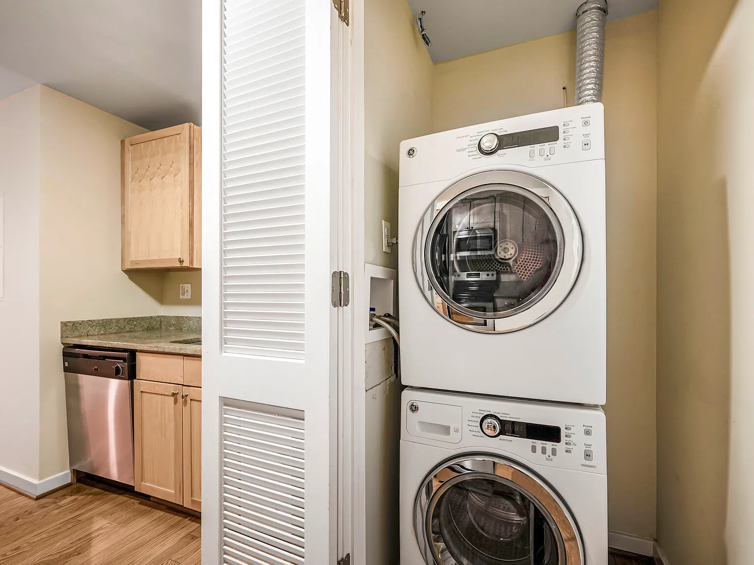 875 N Street Apartments — Photo 3
