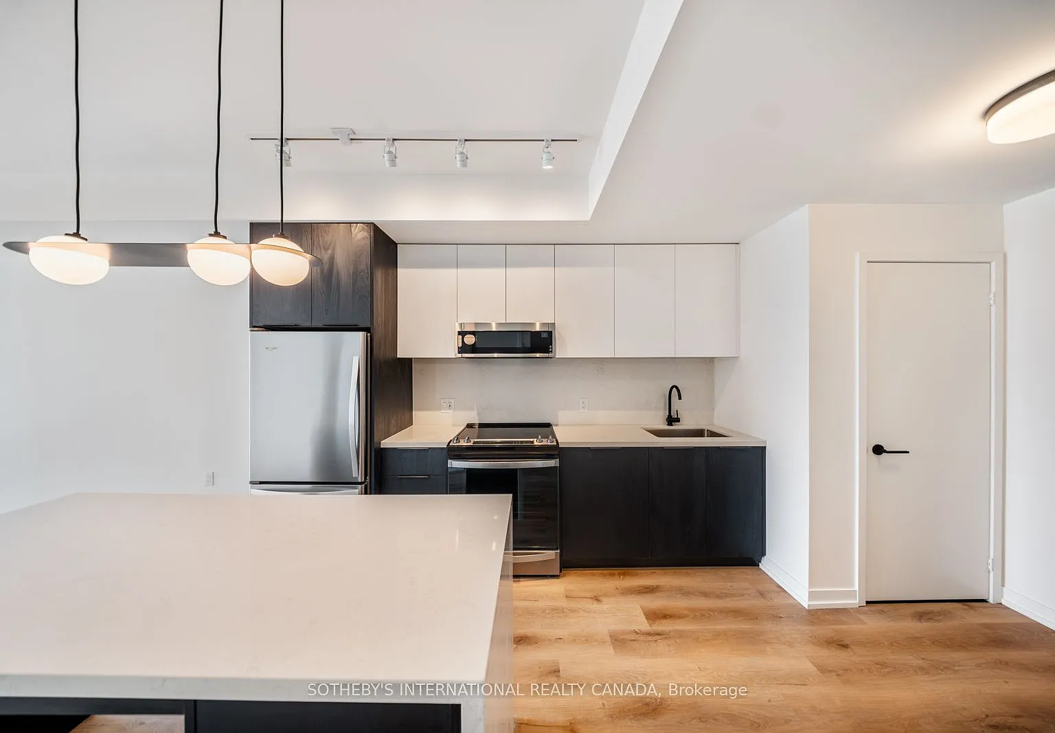 1 bed, $2,905 — Photo 4