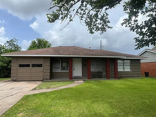 1305 Serpentine Dr Photo 1