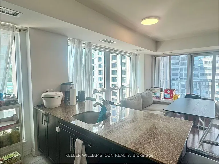 234 Rideau St #901 — Photo 8