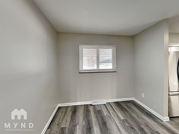 5th image of 1443 Crestwood Ave