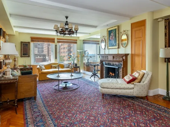 439 East 51st Street image 3 of 19